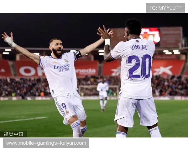 维尼修斯弧顶爆射掀翻对手防线